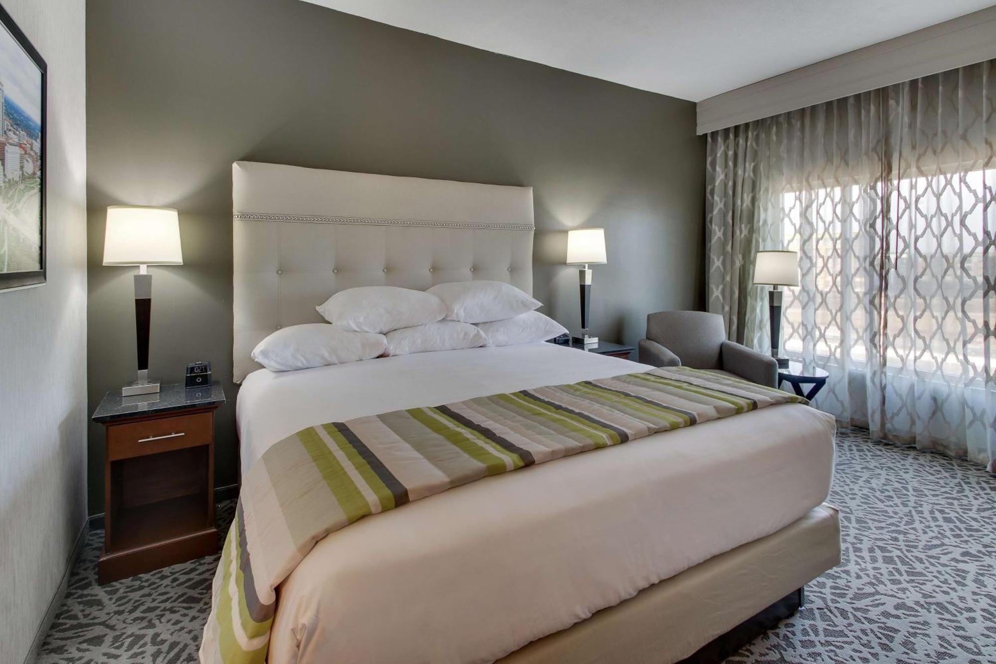 Drury Inn & Suites Cleveland บีชวูด ภายนอก รูปภาพ